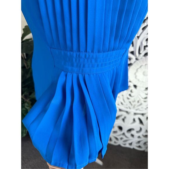 Ann Taylor sleeveless blouse - Picture 2 of 7